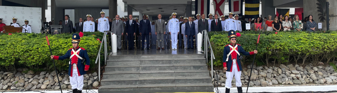 Ministro preside cerimônia de entrega de espadins na Escola Naval